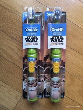 2 Kids Star Wars Oral-B Electric Toothbrush The Mandalorian Baby Yoda Grogu New